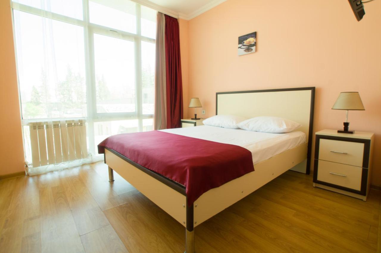 Chill Out Hotel Tskaltubo ภายนอก รูปภาพ
